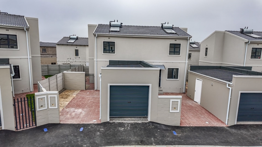 To Let 3 Bedroom Property for Rent in Rivergate Western Cape